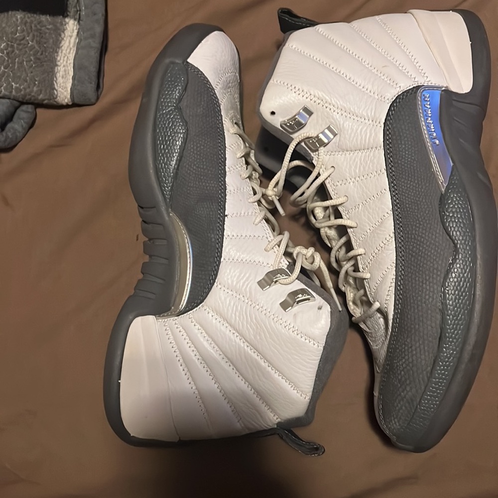 Jordan 12 - Picture 2 of 4